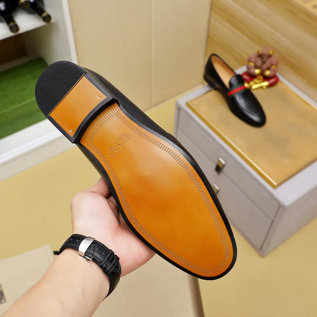 Men's men's shoes 💰380 🆘【GUCCI】Gucci ·🐂里· Hot-selling beanie shoes, top brand luxury, top quality, latest fashion beanie shoes.. The upper is made of original first-layer cowhide. (Full first-layer water-dyed 🐂 leather and lining). The original stylish and stylish soft rubber wear-resistant and non-slip outsole is light and comfortable on the foot, available in 2 colors! Matching code: 38 / 45